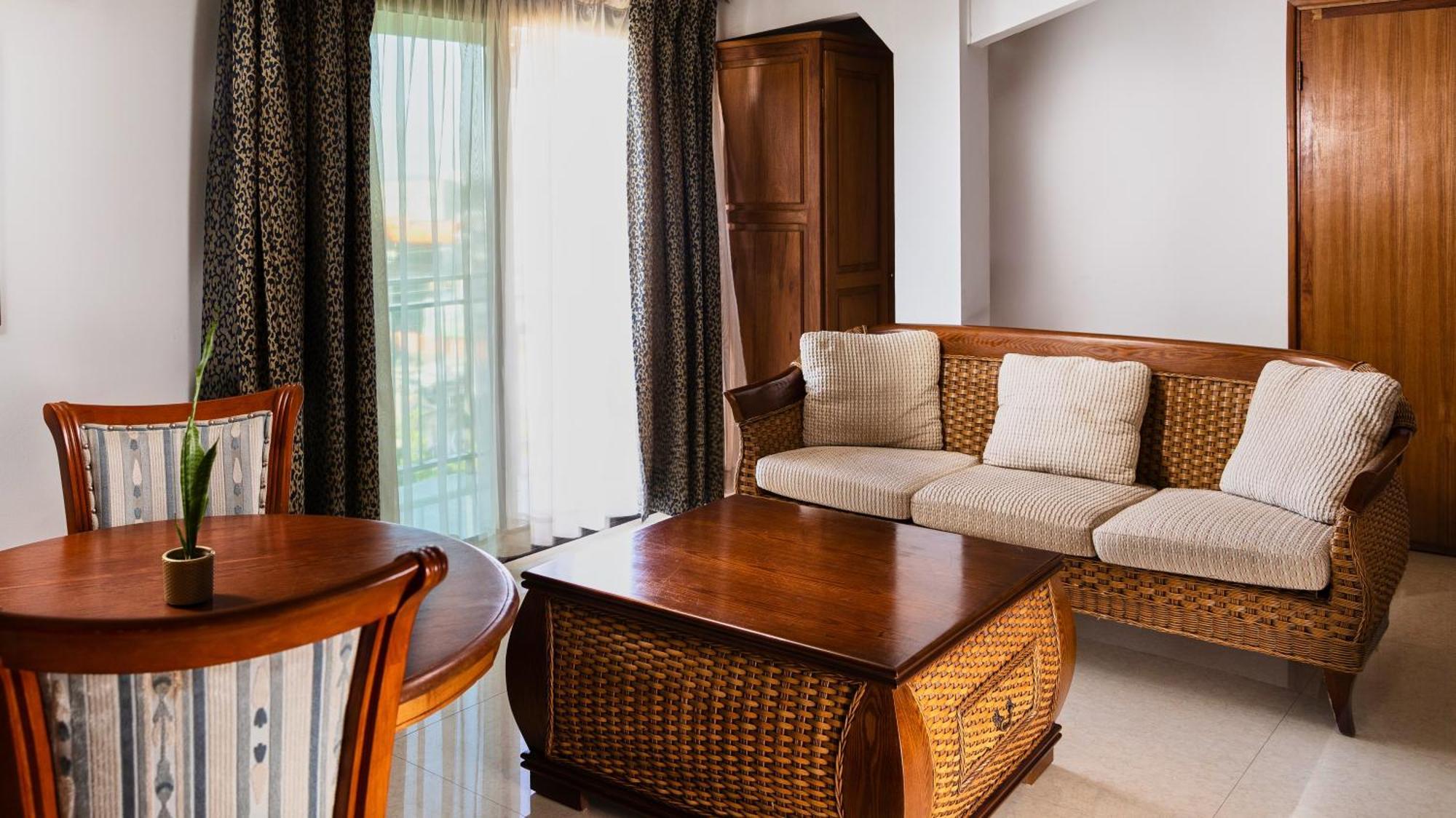 Sunny Garden Hotel อันตานานารีโว ภายนอก รูปภาพ